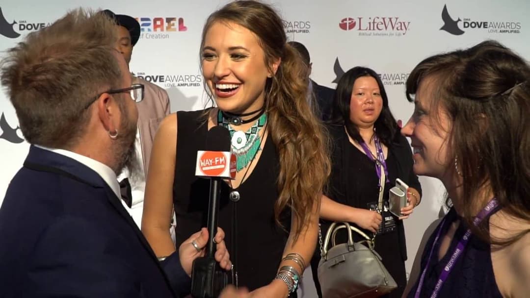 Lauren Daigle Brings Church to the ACM's with Reba McEntire